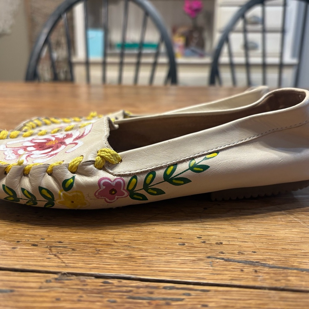 KENZIE Leather Doony Moccasin Flats Boho Painted Flowers Whip Stitched Womens 6 - Picture 5 of 7